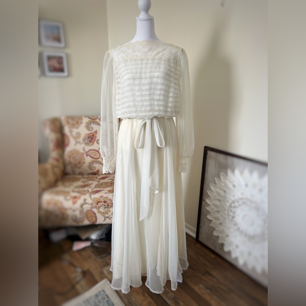 Vintage Miss Elliette Ivory Chiffon & Lace Illusion Gown 70s Bridal/Formal Dress